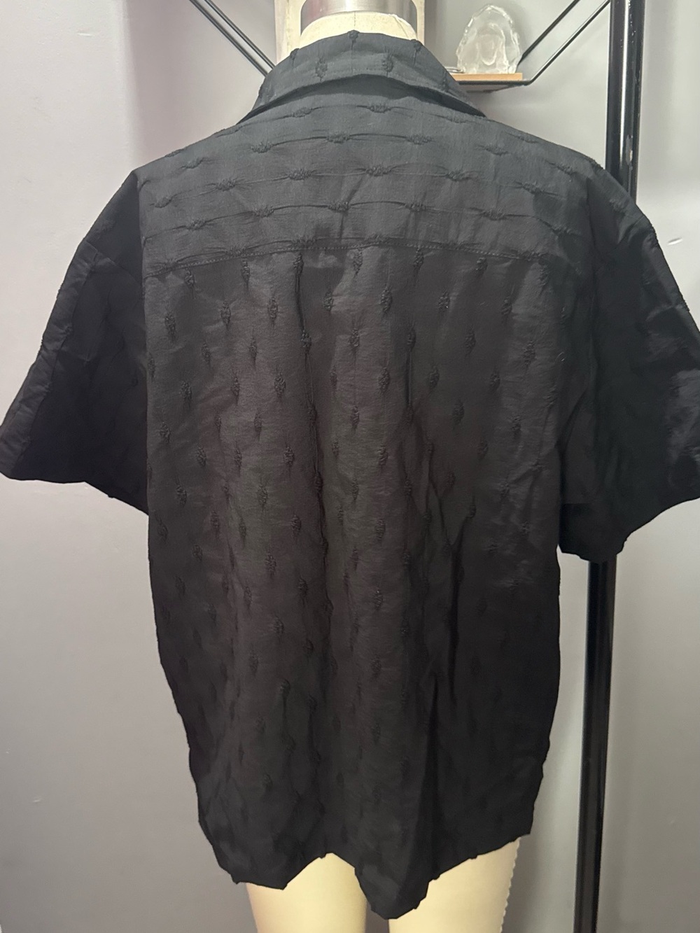 Forever 21 Men's Black Short-Sleeve Button-Front Camp Shirt - Picture 5 of 6